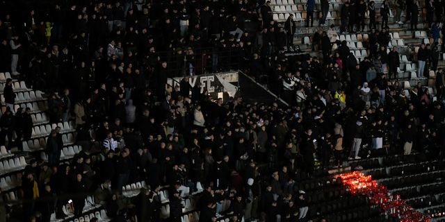 Ρίγη συγκίνησης στην Τούμπα για τους επτά νεκρούς οπαδούς του ΠΑΟΚ – “Αδέρφια ζείτε”