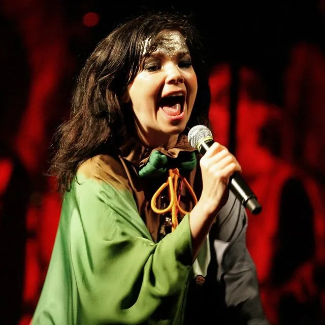 Björk: “Αγαπητοί Γροιλανδοί, κηρύξτε την ανεξαρτησία σας!”