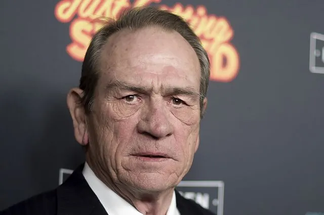 Ο Tommy Lee Jones