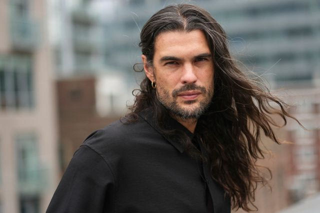 “Ο κόσμος καταρρέει, κι εμείς χορεύουμε”: Έτσι γυρίστηκε η ταινία-σοκ “Sirat”