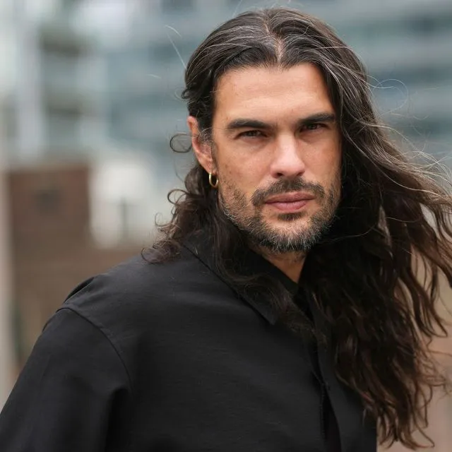 “Ο κόσμος καταρρέει, κι εμείς χορεύουμε”: Έτσι γυρίστηκε η ταινία-σοκ “Sirat”