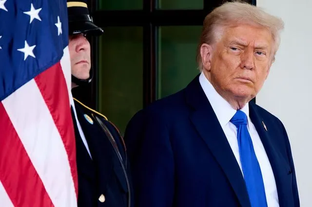 Τα κρίσιμα ερωτήματα που πρέπει να απαντήσει ο Τραμπ πριν χτυπήσει το Ιράν