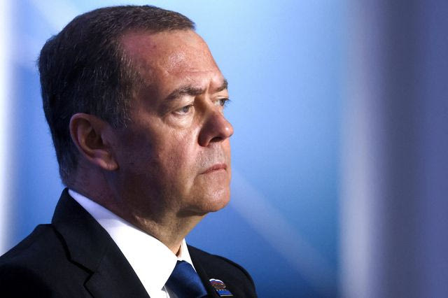 Μεντβέντεφ: Παράνομες αλλά συνεπείς ως προς τα συμφέροντα των ΗΠΑ οι ενέργειες Τραμπ στην Βενεζουέλα