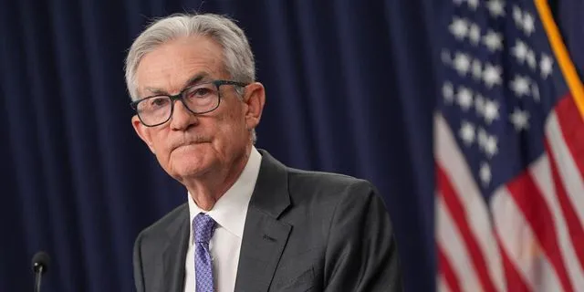 ΗΠΑ: Δικαστής ακύρωσε ως “προσχηματική” την έρευνα σε βάρος του προέδρου της Fed Τζερόμ Πάουελ