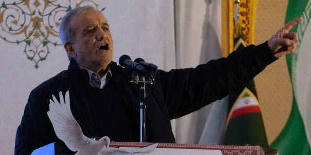 Ιράν: Κατηγορηματική διάψευση των ρεπορτάζ που “έβλεπαν” παραίτηση Πεζεσκιάν