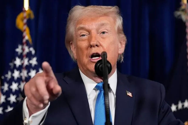 Ο Τραμπ προειδοποιεί την Κούβα: Να κάνει συμφωνία “πριν είναι πολύ αργά”