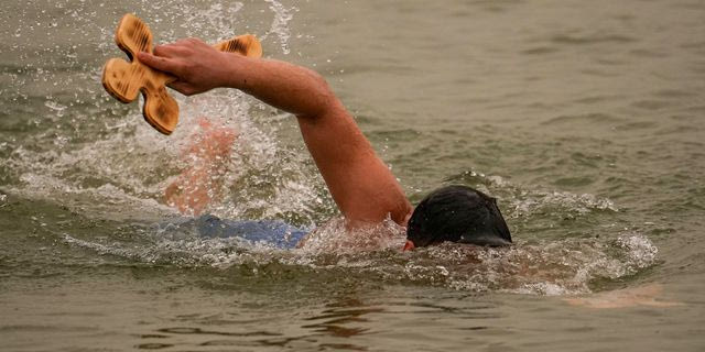 Οι Έλληνες της Μελβούρνης γιόρτασαν τα Θεοφάνια – 18χρονος Ροδίτης έπιασε τον Σταυρό