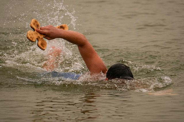 Οι Έλληνες της Μελβούρνης γιόρτασαν τα Θεοφάνια – 18χρονος Ροδίτης έπιασε τον Σταυρό
