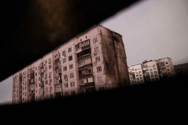 Ουκρανία: Τέσσερις νεκροί από ρωσικά πλήγματα – “Στο σκοτάδι” χιλιάδες νοικοκυριά