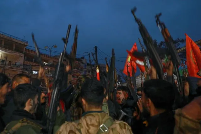 Ο συριακός στρατός ζητά από τους Κούρδους να παραδώσουν τα όπλα