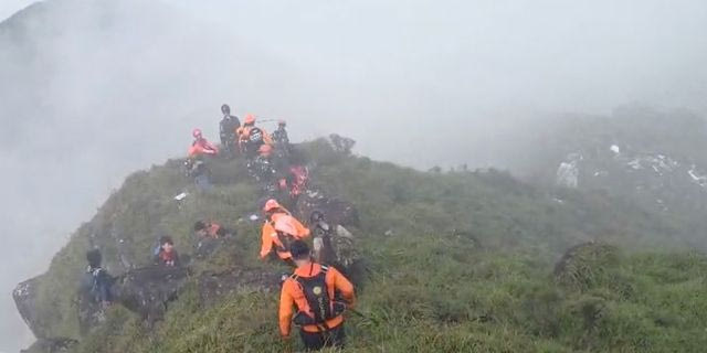 Ινδονησία: Εντοπίστηκε μία σορός μετά τη συντριβή ενός μικρού αεροσκάφους