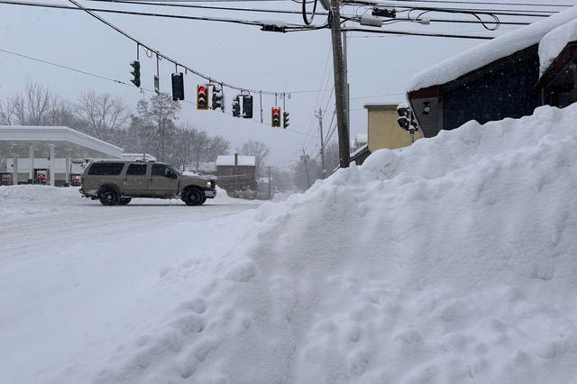Οι Αμερικανοί προετοιμάζονται για πυκνό χιόνι και πολικό ψύχος