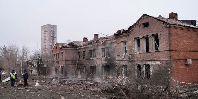 Ουκρανικό κτήριο που έχει καταστραφεί από ρωσική επίθεση.