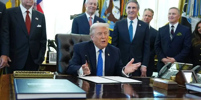 Τραμπ: “Μεγάλη αρμάδα κατευθύνεται προς το Ιράν, μεγαλύτερη της Βενεζουέλας”