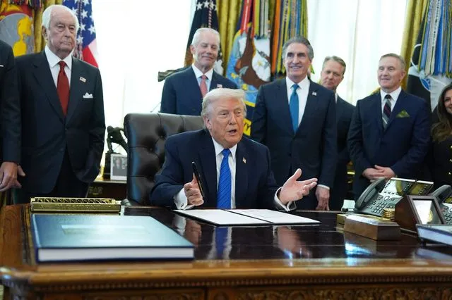 Τραμπ: “Μεγάλη αρμάδα κατευθύνεται προς το Ιράν, μεγαλύτερη της Βενεζουέλας”