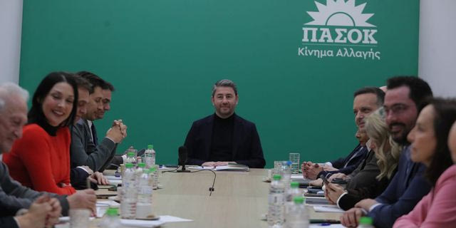 Πρόβα συνεδρίου στο ΠΑΣΟΚ – Ο Ανδρουλάκης και οι αμφισβητίες