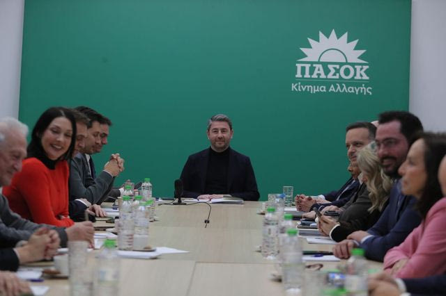 Πρόβα συνεδρίου στο ΠΑΣΟΚ – Ο Ανδρουλάκης και οι αμφισβητίες