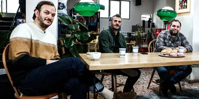 Μένεγος, Μανιάτης, Διοσκουρίδης συζητούν με τον Γιώργο Λέντζα