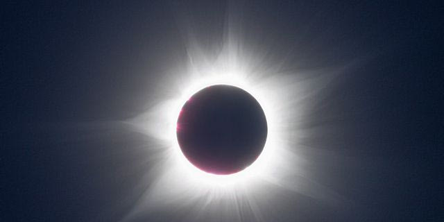 Ολική έκλειψη Ηλίου: Η Ευρώπη θα βιώσει το φαινόμενο έπειτα από 27 χρόνια