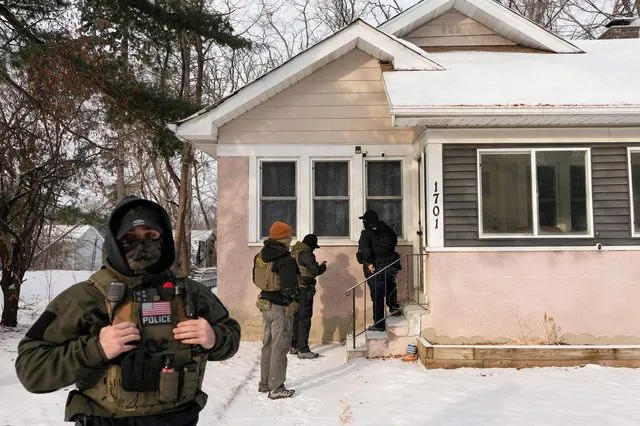 Πόσο νόμιμες είναι οι εισβολές των πρακτόρων της ICE στα σπίτια μεταναστών;