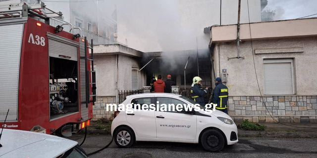 Βόλος: Φωτιά σε μονοκατοικία στο Παλαιό Λιμεναρχείο