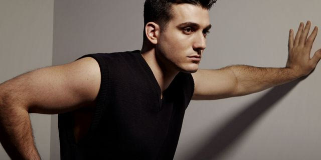 Ο Γιώργος Κακοσαίος παρουσιάζει το νέο του music video