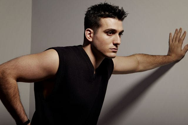 Ο Γιώργος Κακοσαίος παρουσιάζει το νέο του music video