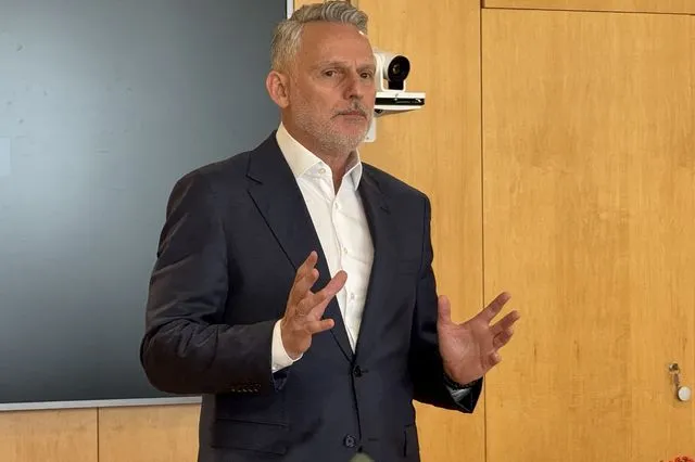 Ο Δημήτρης Μαζαράκης