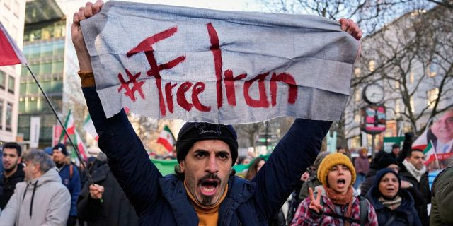 Διαδηλωτές κατά του καθεστώτος του Ιράν