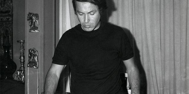 Ο Γιάννης Χρήστου στο προσωπικό του στούντιο, c.1968 Αρχείο Γιάννη Χρήστου - Κέντρο Έρευνας και Τεκμηρίωσης Ωδείου Αθηνών