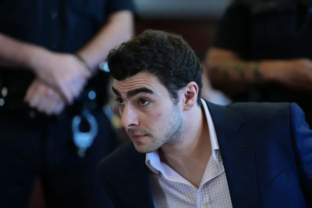 Άνδρας προσποιήθηκε τον αστυνομικό για να βγάλει από την φυλακή τον Λουίτζι Μαντζιόνε