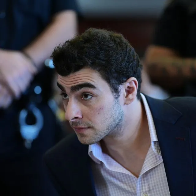 Άνδρας προσποιήθηκε τον αστυνομικό για να βγάλει από την φυλακή τον Λουίτζι Μαντζιόνε