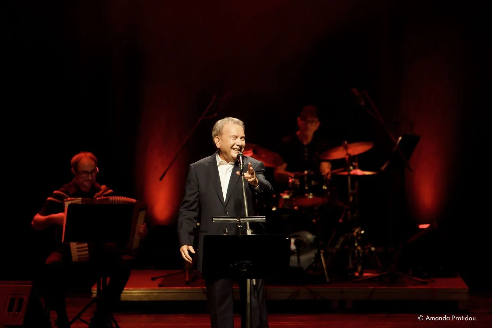 Μανώλης Μητσιάς