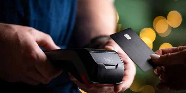 Πληρωμή μέσω POS (Φωτογραφία αρχείου)