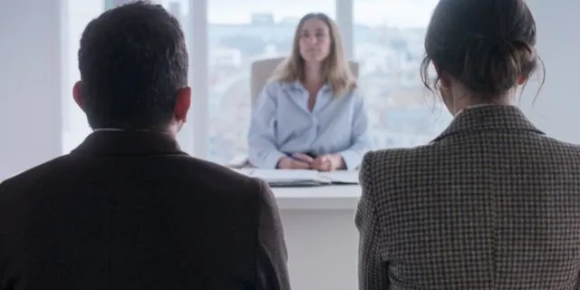 “Σας Πιστεύουμε”: Ο Αρνό Ντιφεΐς γύρισε ένα δικαστικό δράμα σε αληθινό χρόνο