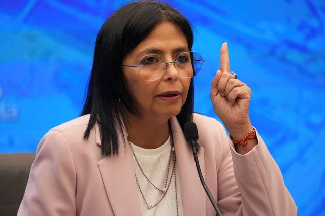 Η Ντέλσι Ροντρίγκες ορκίστηκε επισήμως προσωρινή πρόεδρος της Βενεζουέλας