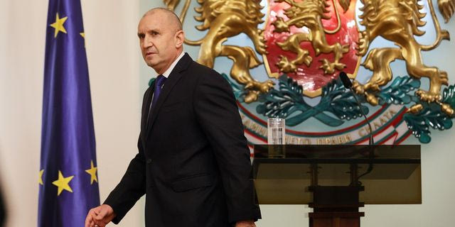 Βουλγαρία: Το συνταγματικό δικαστήριο ενέκρινε την παραίτηση του προέδρου Ρούμεν Ράντεφ