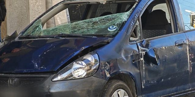 Τροχαίο στον Βύρωνα: Ανετράπη αυτοκίνητο – Τραυματίστηκε ο οδηγός