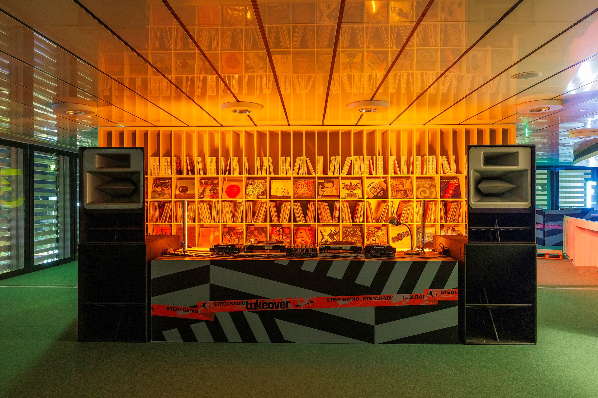 ΣΤΕΓΗ Radio Takeover