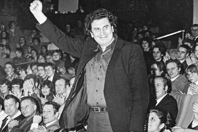 Ο Μϊκης Θεοδωράκης