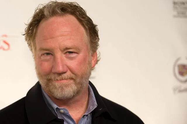 Τίμοθι Μπάσφιλντ: “Δεν υπήρχε πρωτόκολλο” για τις επαφές με παιδιά στο πλατό