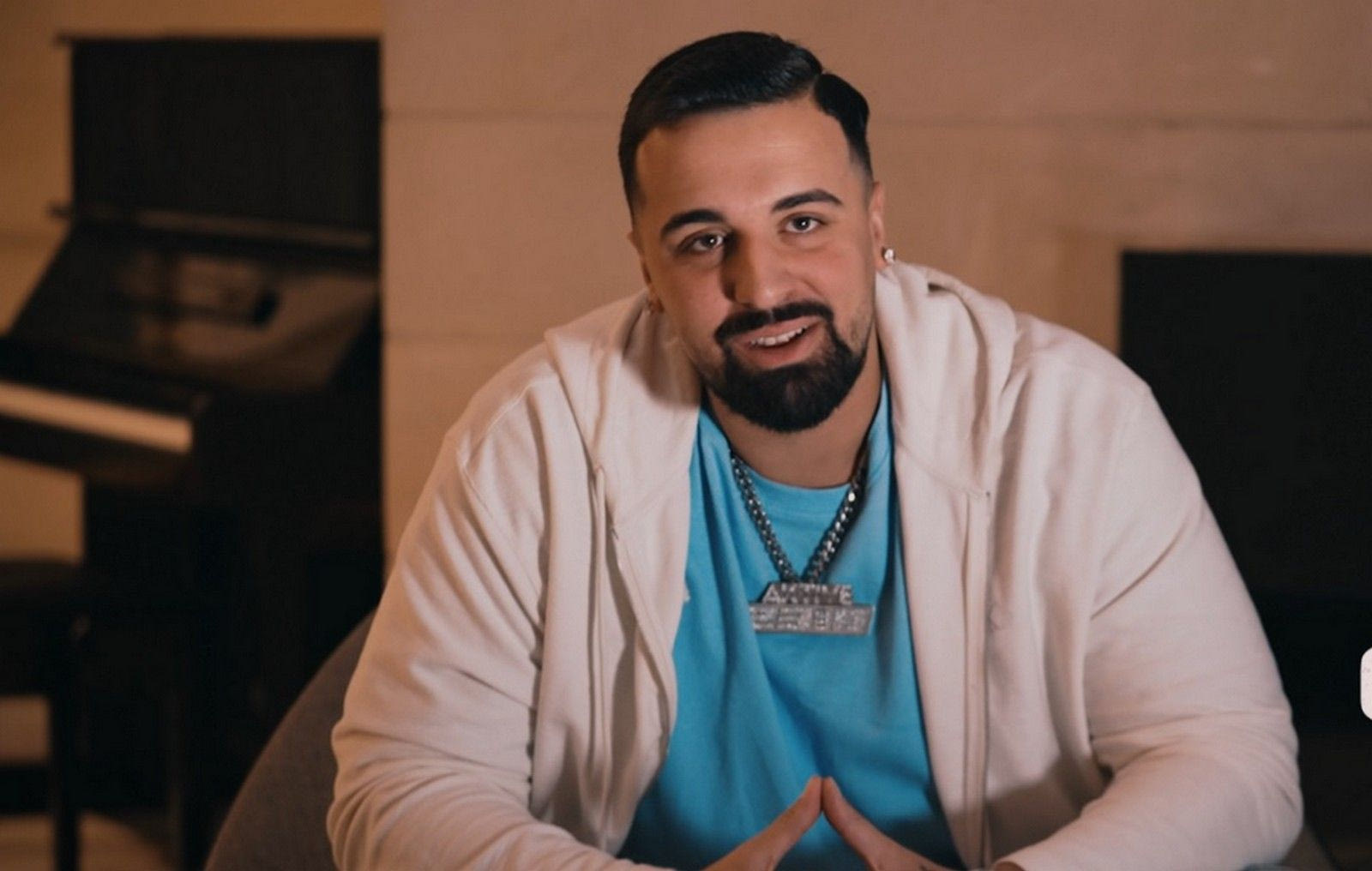 Γνωστός μουσικός παραγωγός και μέντορας trapper μεταξύ των “Αθηναίων”