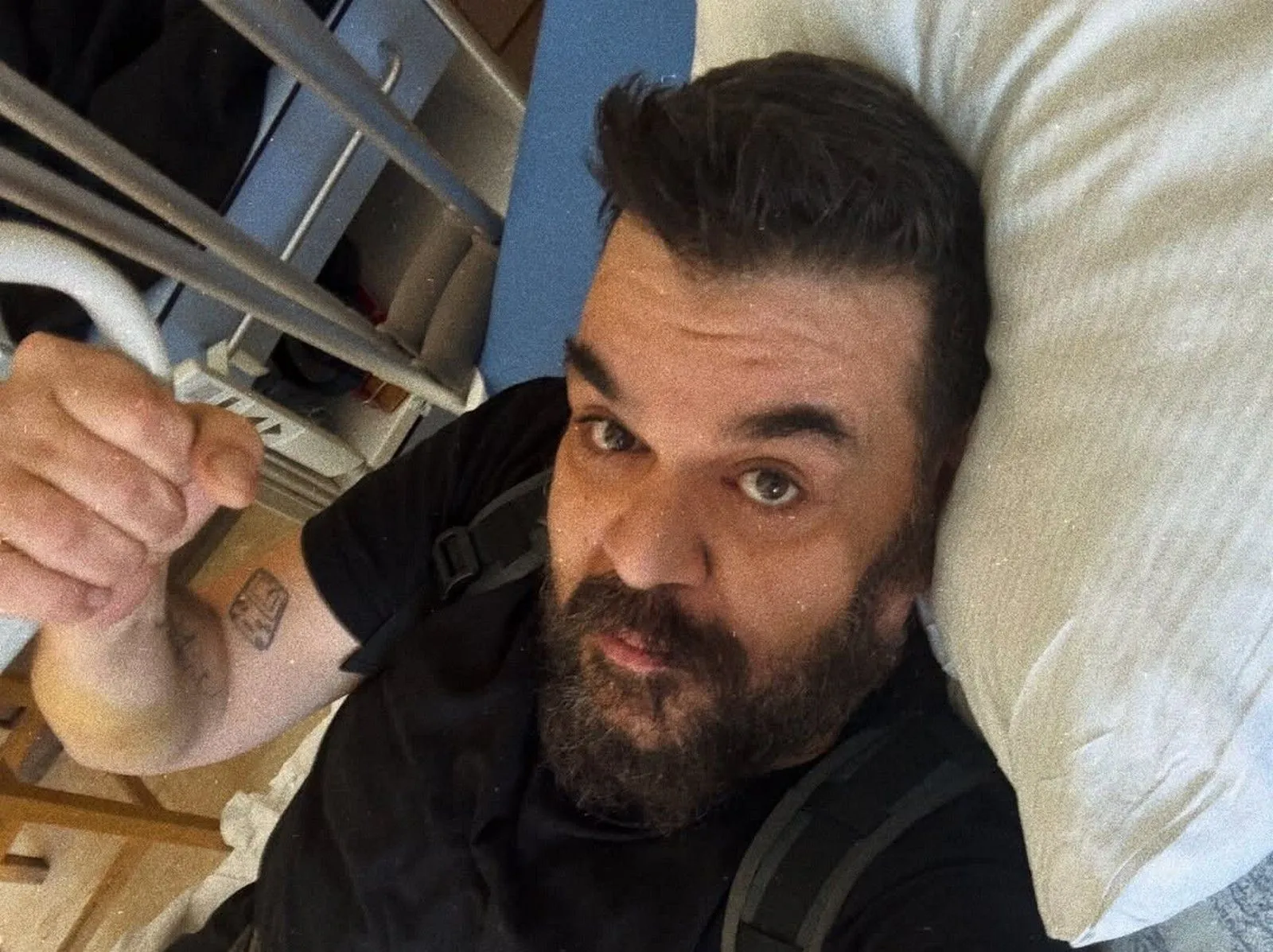 Αλέξανδρος Χαριζάνης: Έπεσε σε φρεάτιο ασανσέρ και έσπασε το πόδι του