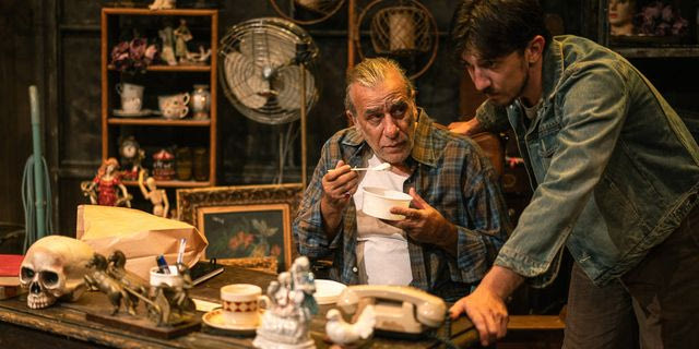 “Αμερικάνικος Βούβαλος” – Νέες παραστάσεις για τη σκοτεινή καρδιά του αμερικανικού ονείρου