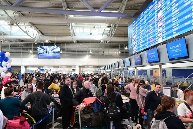 Καθηλωμένες οι πτήσεις στα αεροδρόμια της χώρας – Ταλαιπωρία για χιλιάδες επιβάτες