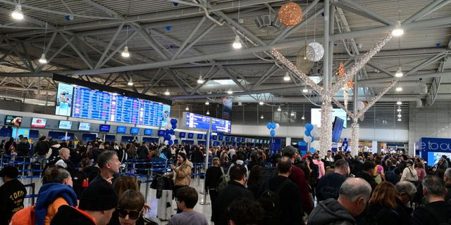 Χάος στα ελληνικά αεροδρόμια λόγω του μπλακ άουτ – Σταδιακή αποκατάσταση στις πτήσεις