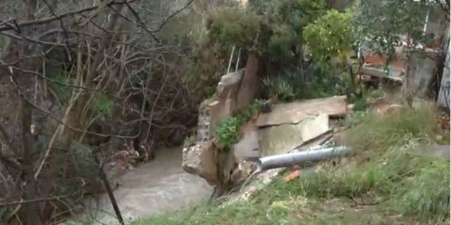 Άγιος Δημήτριος: Εκκενώθηκαν τρία σπίτια κοντά στο ρέμα Πικροδάφνης λόγω κακοκαιρίας