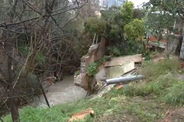 Άγιος Δημήτριος: Εκκενώθηκαν τρία σπίτια κοντά στο ρέμα Πικροδάφνης λόγω κακοκαιρίας