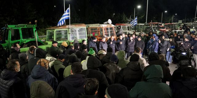 Η κυβέρνηση κατηγορεί τους αγρότες για “επαναστατική γυμναστική”