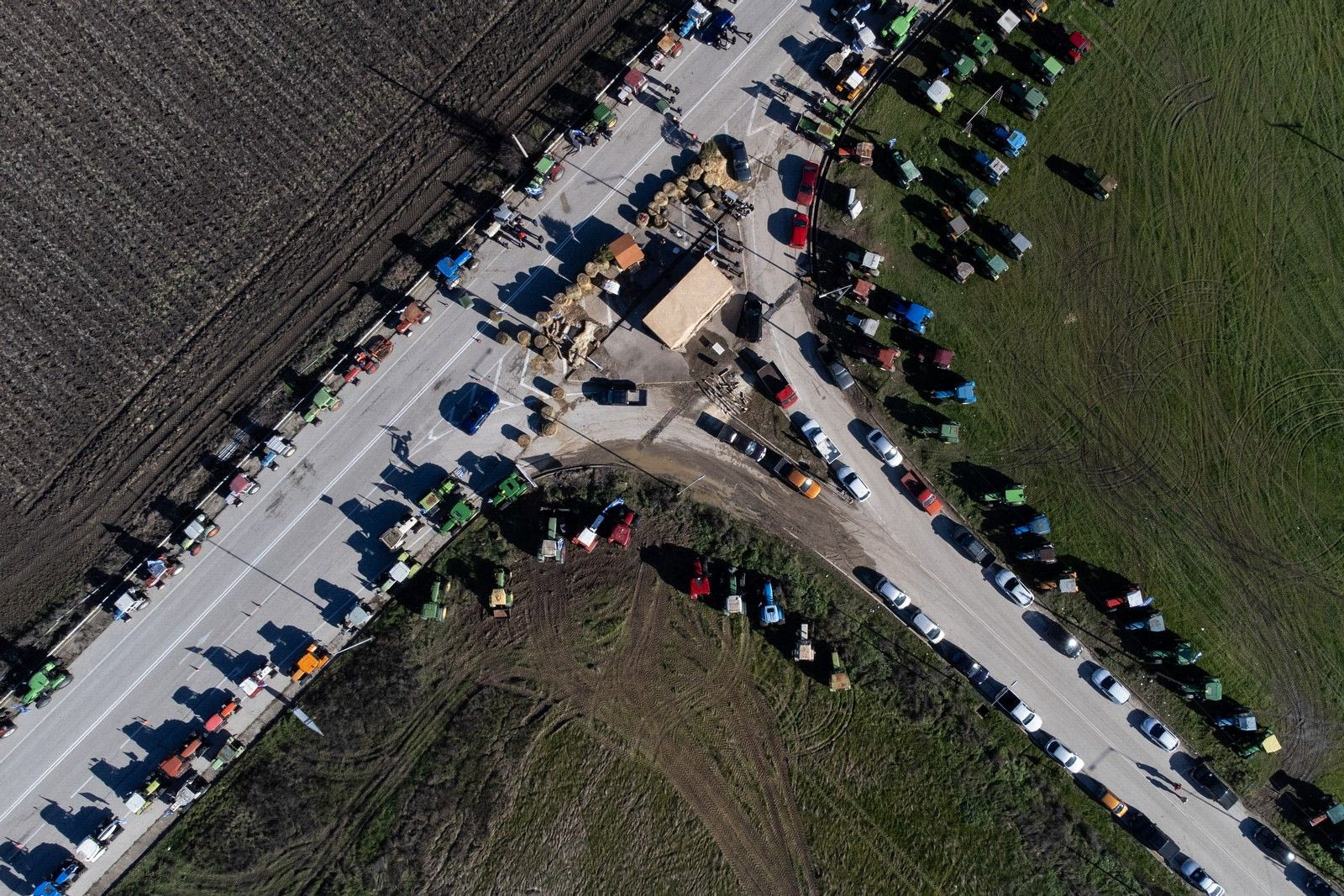 Τα “προχωρημένα” μαθηματικά της κυβέρνησης με τα μπλόκα